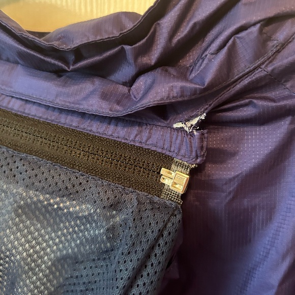 Women’s North Face Rain Jacket - Picture 4 of 6